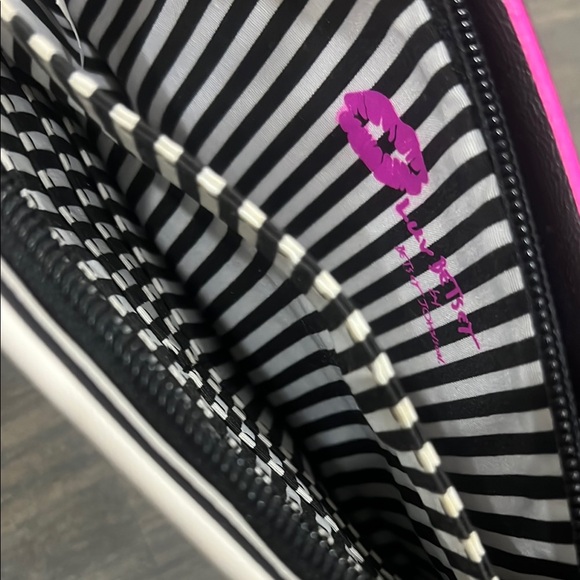 BETSY JOHNSON Wristlet - Picture 5 of 7